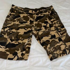 YY- Mens Shorts Camo Size 36